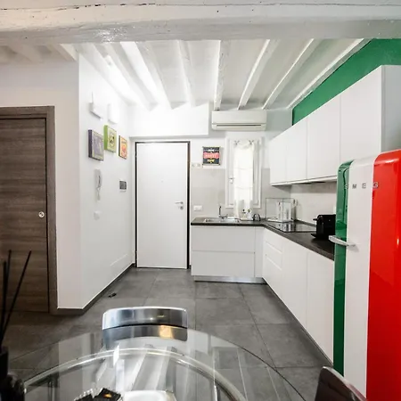 Italia House Tortellinosuite 아파트